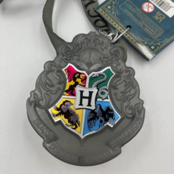 NEW Universal Studios‎ Harry Potter Hogwarts Crest Light Up Lanyard NWT - Picture 2 of 7
